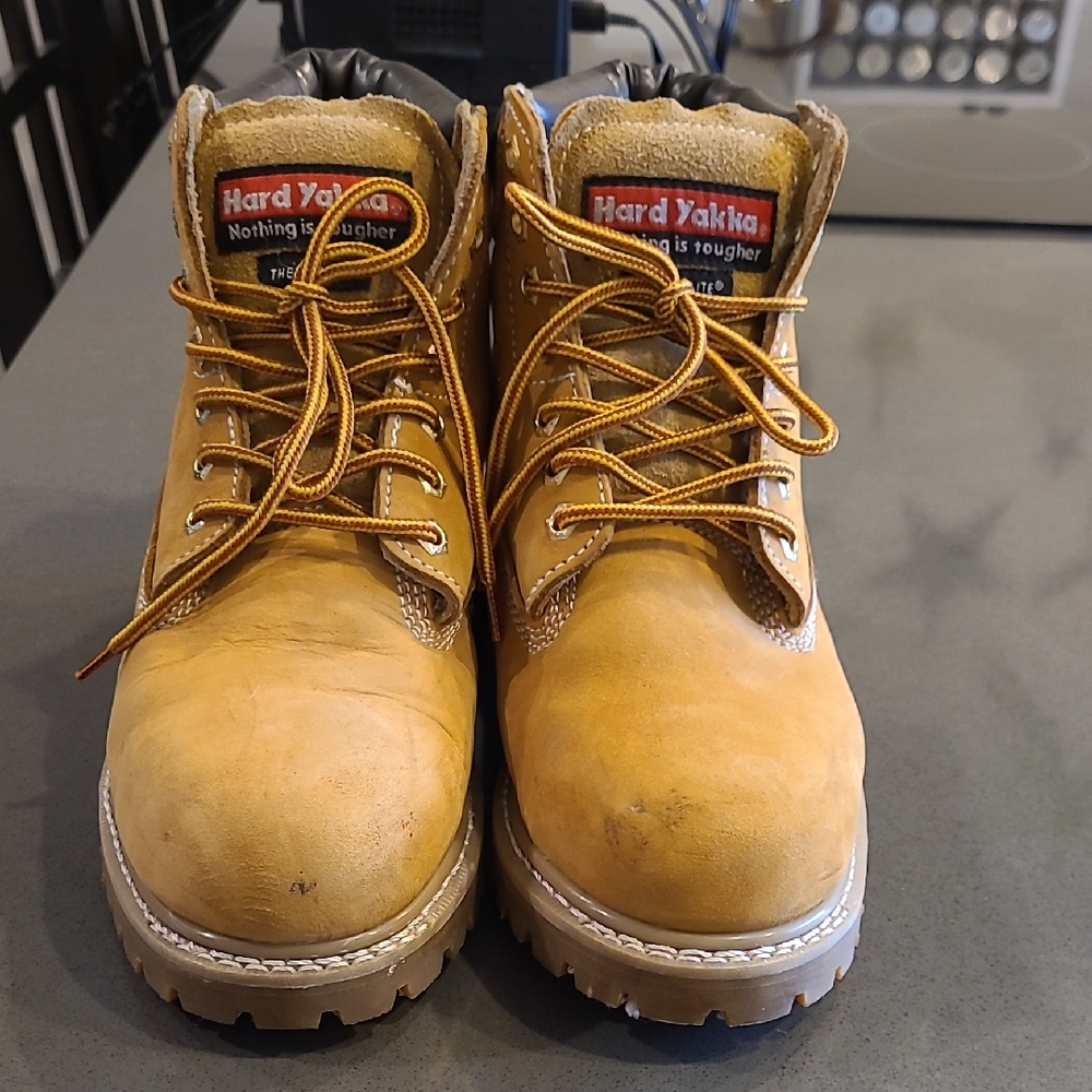 Hard Yakka Men's steel toe boots. Size 6 UK